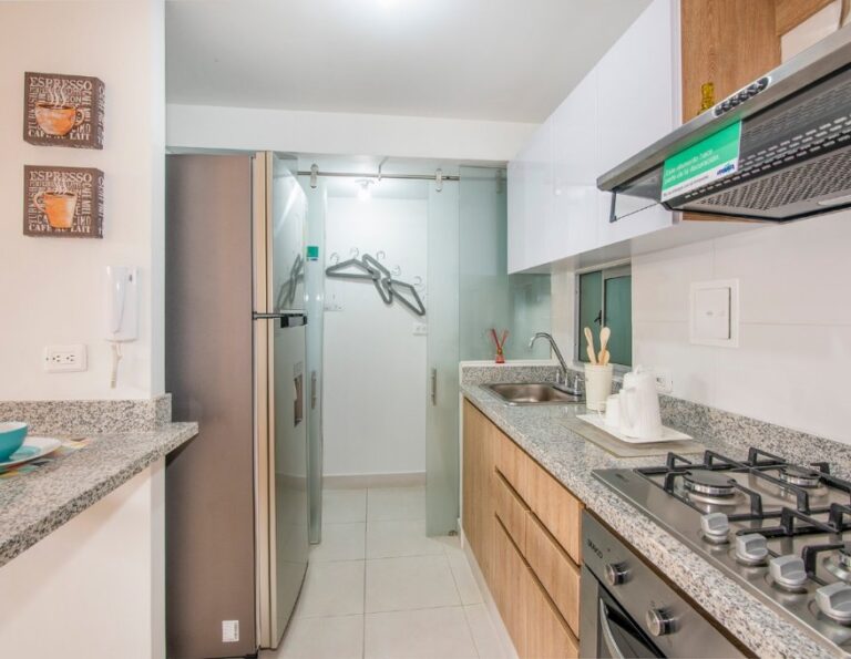 cocina integral y cuarto de lavado, ciprés de castilla, apartamentos en venta Bogotá, Urbansa, proyecto de vivienda no VIS